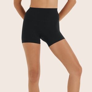 SET Active AIRLUXE™ BREATHE SHORTS - ORCA Size SOrca / S